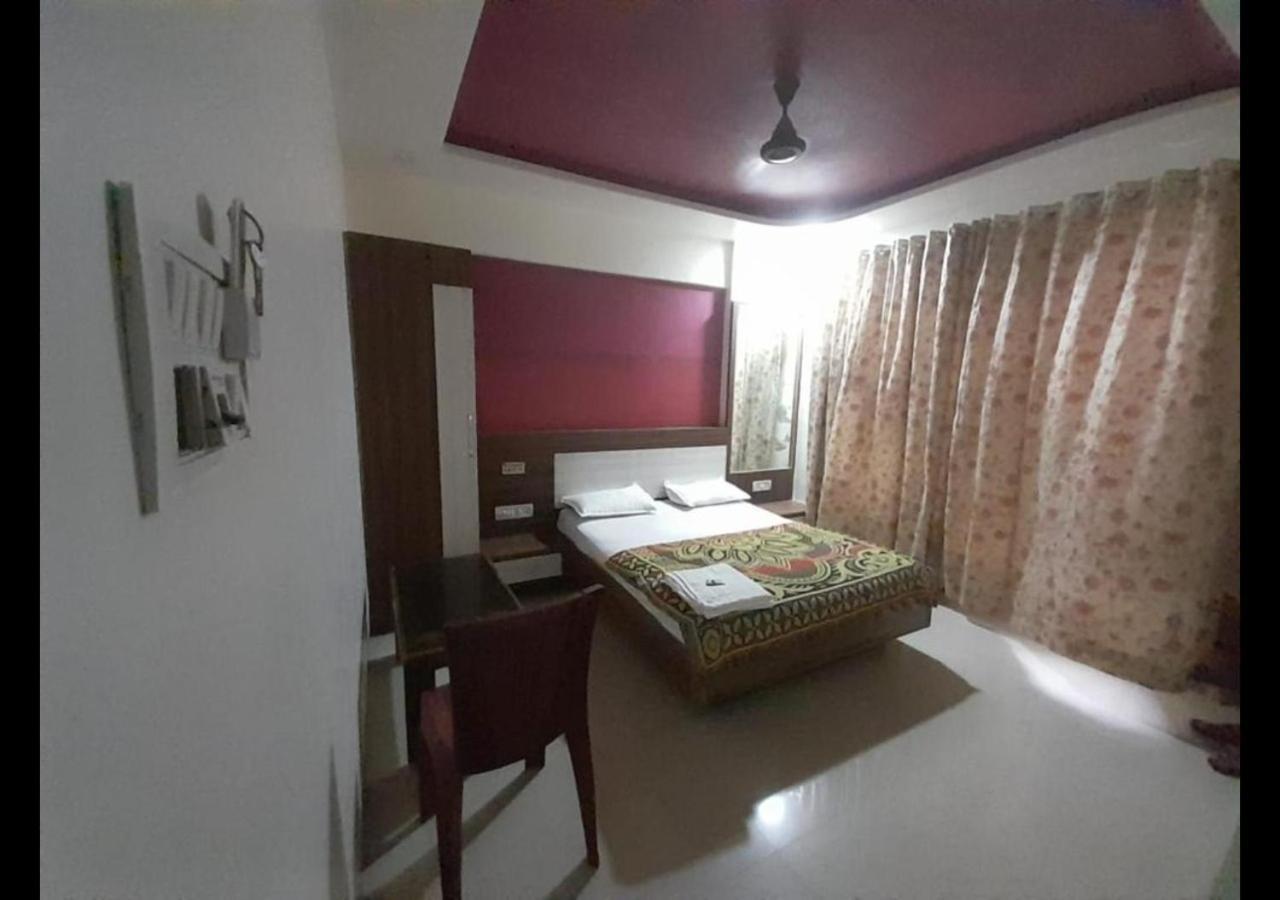 Hotel Sai Ganesh Lodging & Boarding By Wb Inn Titwala Exterior photo